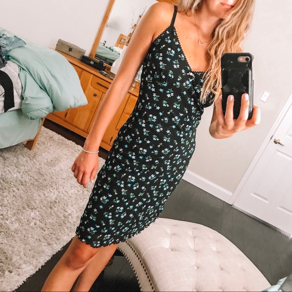 Boutique Europa Floral Sleeveless Midi Dress
